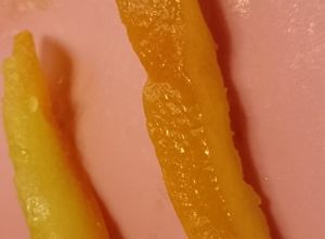 Una foto de Cáscaras de Naranjas confitadas