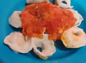 Una foto de Capeleti relleno con acelga, y salsa 😍 👌