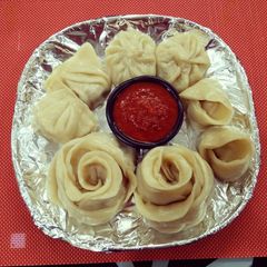 A picture of Chicken momos.