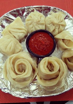A picture of Chicken momos.