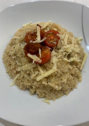 Una foto de Quinotto con tomates cherry confitados
