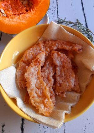 Foto di Zucca fritta...sfiziosa e croccante. Un contorno di stagione che conquista grandi e piccoli!