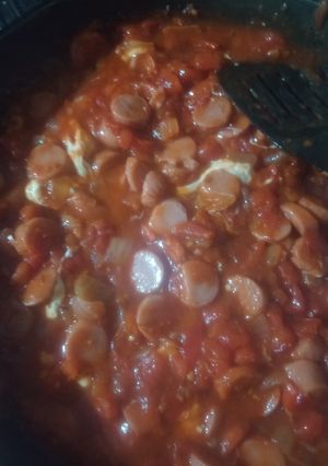 Una foto de SALCHICHAS ENTOMATADAS🍅😍