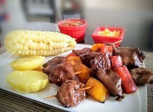 Una foto de Anticuchos en brochetas estilo Oriental 👍🇵🇪