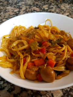 Una foto de Tallarines fritos con verduras