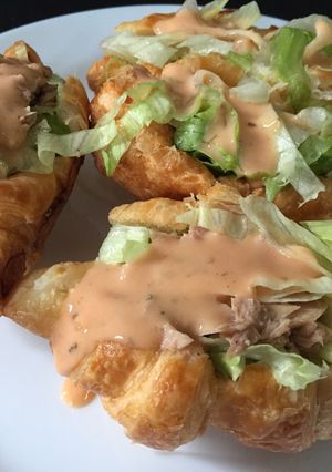 Foto resep Sandwich croissant tuna sauce thousand island