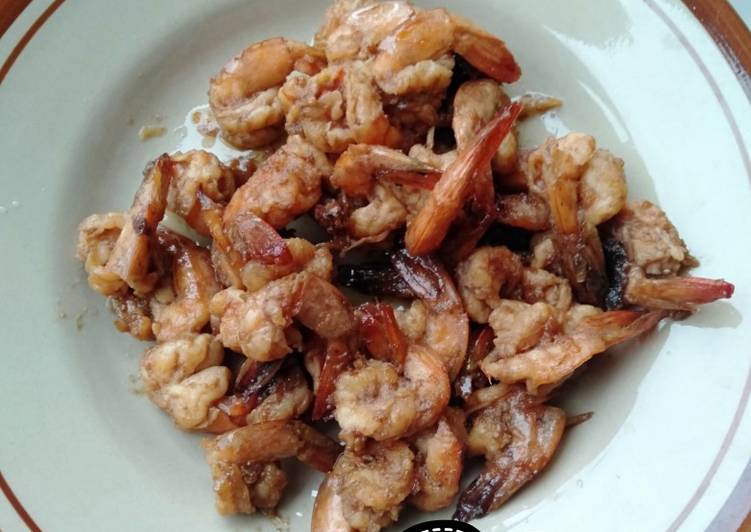 Bagaimana Menyiapkan Udang Goreng Asem Anti Gagal