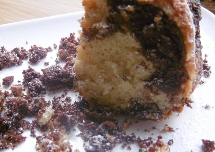 How to Prepare Quick Chocolate &amp; Vanilla Marble Cake