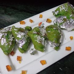 A picture of Paan samosa.