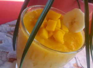 O poză a rețetei Smoothie cu mango și banană.