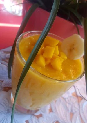 O poză a rețetei Smoothie cu mango și banană.