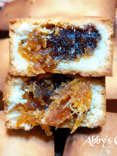 A picture of Pineapple Cakes.