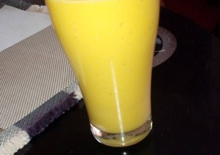 Mango - banana smoothie