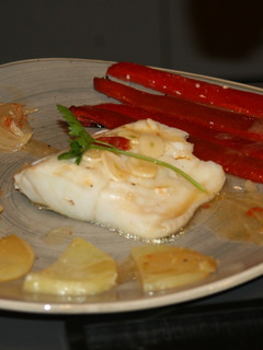 Una foto de Bacalao con pimientos asados