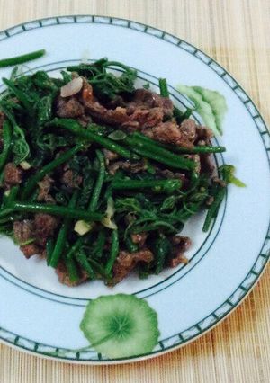 Hình của món Ngọn su su xào thịt bò.
