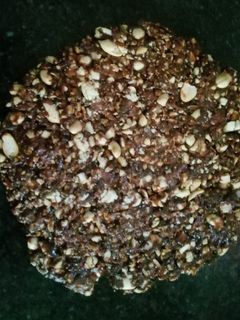 શીંગદાણા અને ચોકલેટ ની ચીકી (Shingdana Chocolate Chikki Recipe In Gujarati) રેસીપી મુખ્ય ફોટો