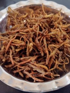 ঝুরি আলু ভাজা (jhuri aloo bhaja recipe in Bengali) রেসিপির প্রধান ছবি