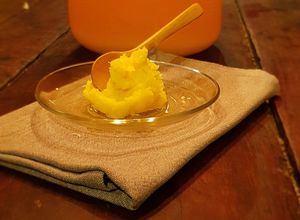 Una foto de Samne/Ghee: La mantequilla clarificada de Oriente