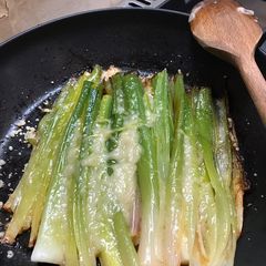 A picture of Cheesy leeks.