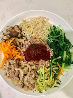 Hình của món Cơm trộn Hàn Quốc.