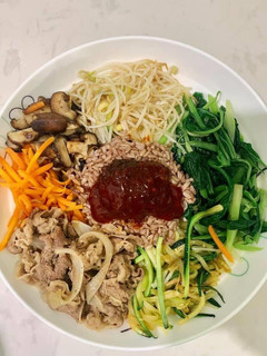 Hình của món Cơm trộn Hàn Quốc.