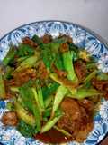 ผัดเครื่องแกงหมูใส่คะน้า