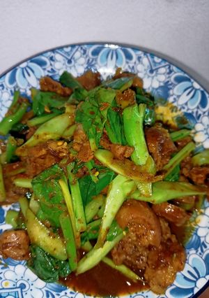 รูปของ ผัดเครื่องแกงหมูใส่คะน้า