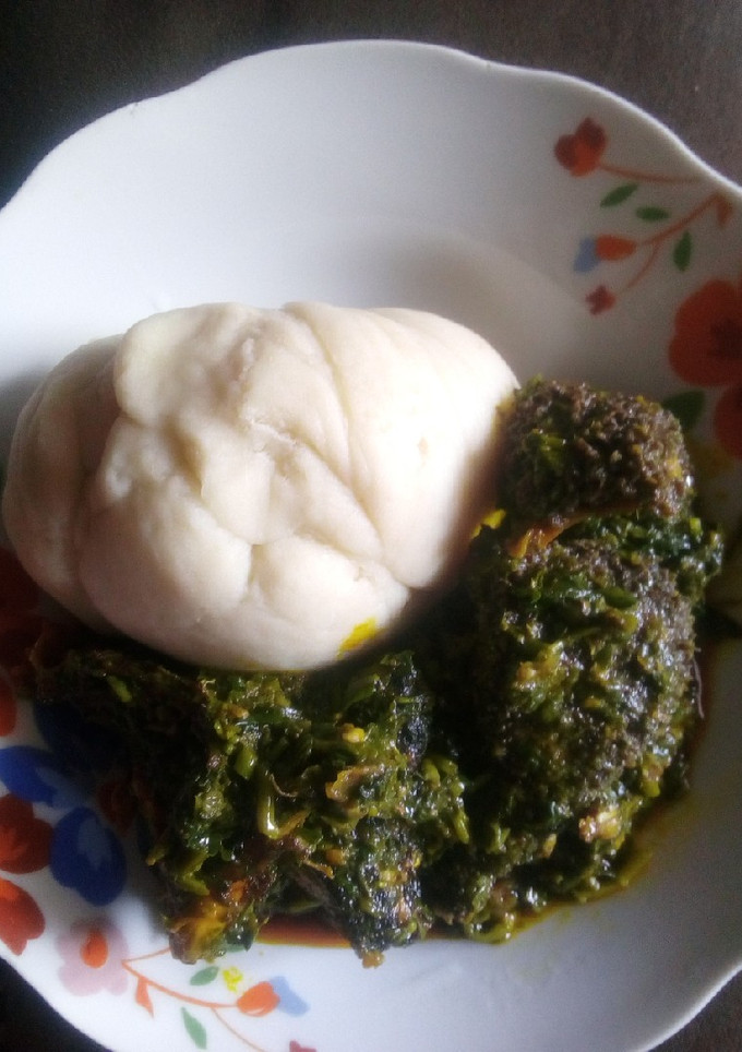A picture of Afang soup and pounded yam.