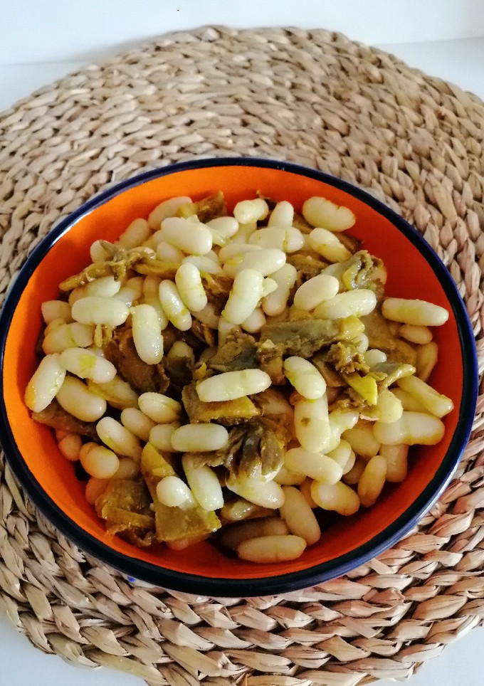 Una foto de Ensalada de alubias blancas y setas