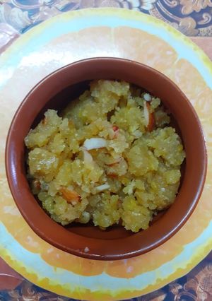 मूंग दाल का हलवा (moong dal ka halwa recipe in Hindi) रेसिपी मुख्य फोटो
