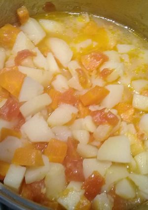 Una foto de Zanahoria papa apio y tomate limonado y dulzon