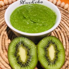 A picture of Mint & Kiwi chutney.
