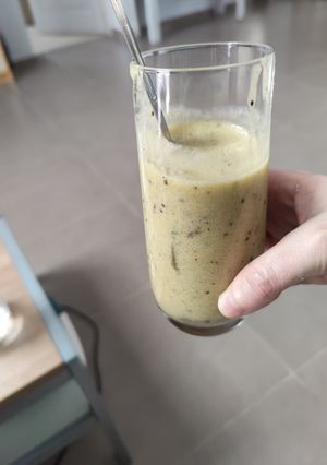 Une photo de Smoothie banane et kiwis