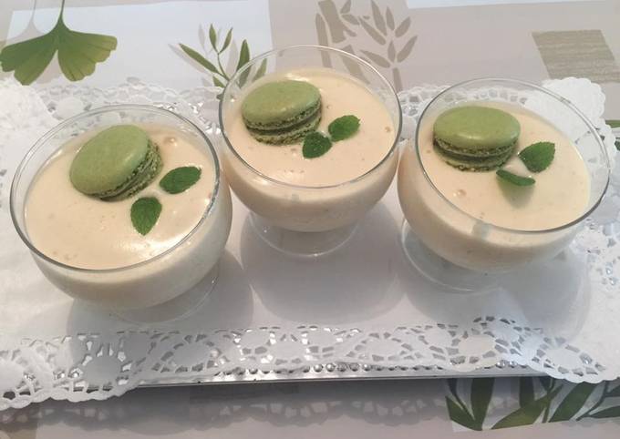 Mousse de pêche à la menthe accompagné de son  macarons