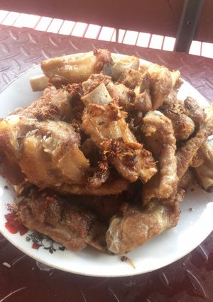 รูปของ ซี่โครงหมูทอดกระเทียม😋