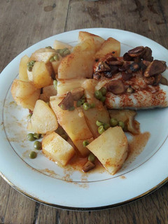 Una foto de Lomo de Bacalao con patatas y guisantes