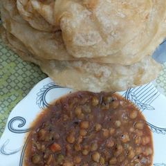 A picture of Chole puri.