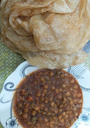 A picture of Chole puri.