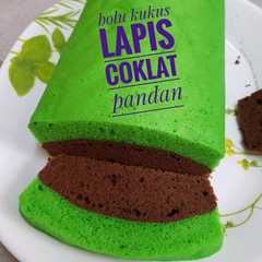 รูปของ Bolu kukus lapis coklat pandan