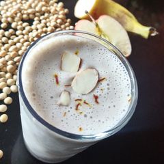 A picture of Apple banana soya shake.