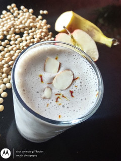 A picture of Apple banana soya shake.