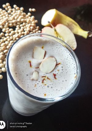 A picture of Apple banana soya shake.
