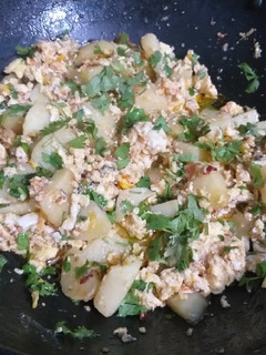 A picture of Eggs and potatoes fry.