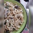 Spaghetti con crema, champiñones y espárragos