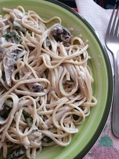 Una foto de Spaghetti con crema, champiñones y espárragos