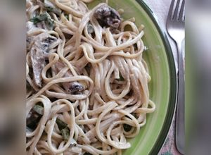 Una foto de Spaghetti con crema, champiñones y espárragos