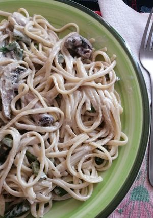 Una foto de Spaghetti con crema, champiñones y espárragos