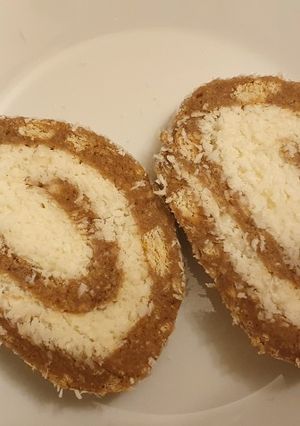 O poză a rețetei Ruladă de biscuiți cu cremă de cocos.