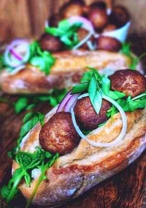 Zdjęcie przepisu Bagietka z klopsikami Kottbullar.