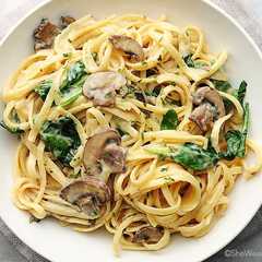O poză a rețetei Mushroom and Spinach Pasta.